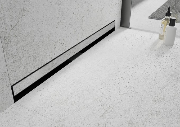 wandafvoer in grijze badkamer