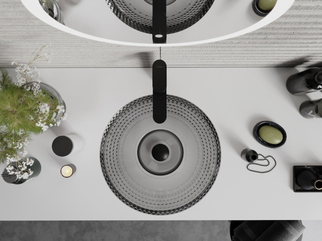 Badkamer met onderkast voor wastafel met wit blad