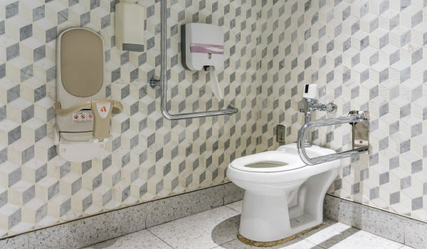 Waarom wandleuningen in de badkamer monteren?