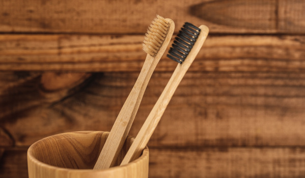 Moderne badkamer - elegante accessoires voor tandenpoetsen