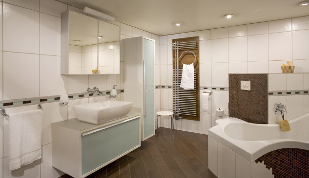 Grootte en verlichting van de spiegelkast