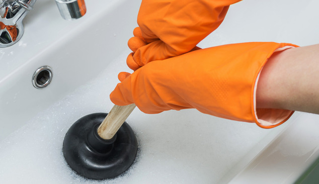 Verstopte gootsteen - hoe ga je ermee om?