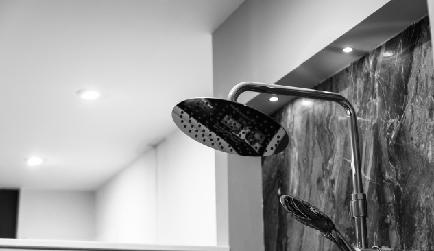 Zwart-wit ontwerp in jouw badkamer