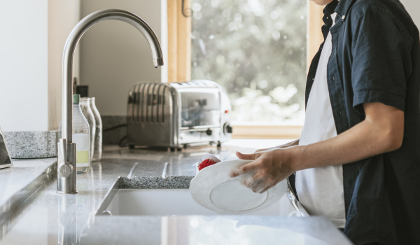 Hoe zorg je voor een granieten keukenwasbak?