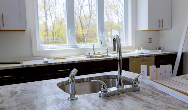 Hoe een granieten gootsteen te vernieuwen?