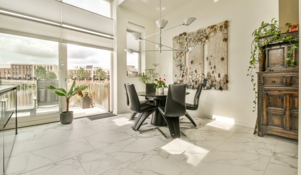 Wat zijn de slijtageklassen van tegels? Bekijk welke porseleinen tegels geschikt zijn voor de keuken, badkamer en woonkamer.