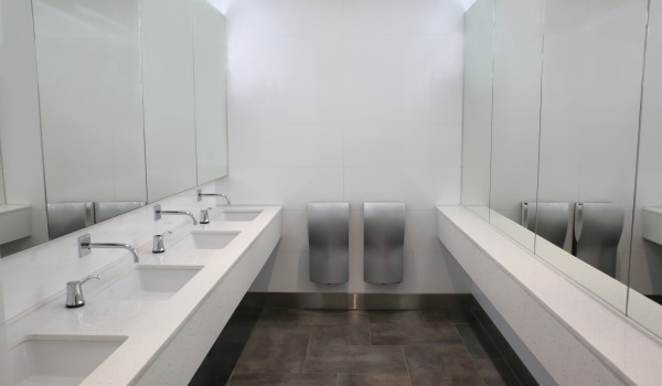 Kantoortoilet — welke uitrusting zou erin moeten zitten?