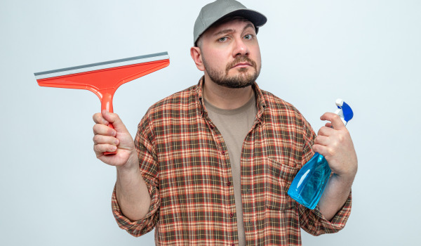 Snelle schoonmaak met een raamwisser