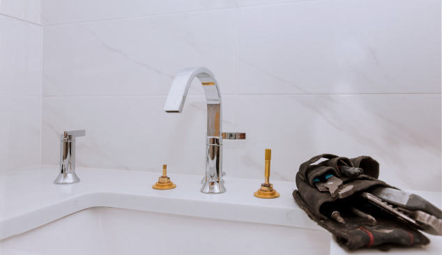 Hoe ontstop je een wastafel?
