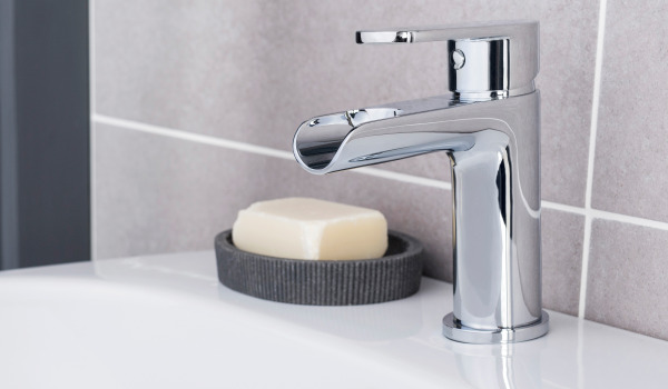 Moet je een zeepbakje schoonmaken?