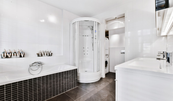 Ideeën voor een badkamer met een halfronde douchebak