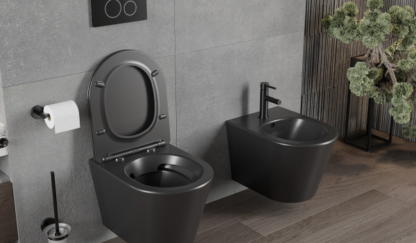 Grijs en hout in de badkamer met moderne armaturen