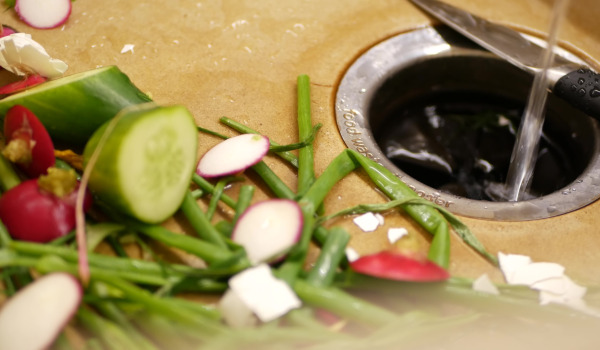 Gootsteenvermaler: hoe werkt een afvalvermaler onder de gootsteen? Is het de moeite waard?