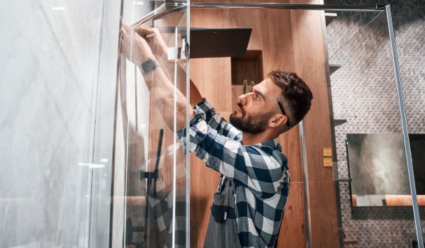 Installatie van een douchecabine stap voor stap