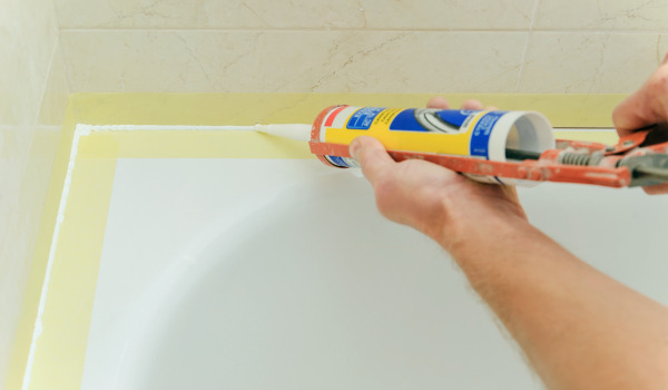 Hoe verwijder je oude siliconen?