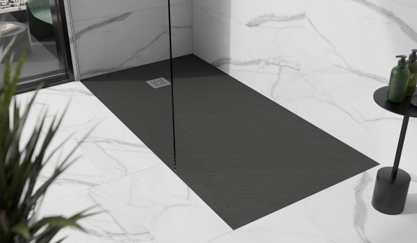 Marmeren badkamer met douchebak
