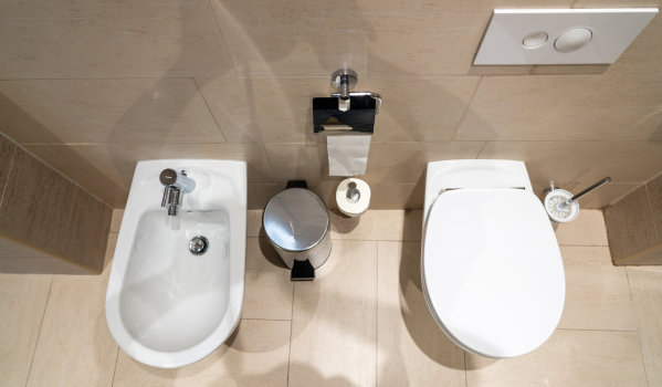 WC en bidet – hoeveel ruimte is nodig om een functionele badkamer te creëren?