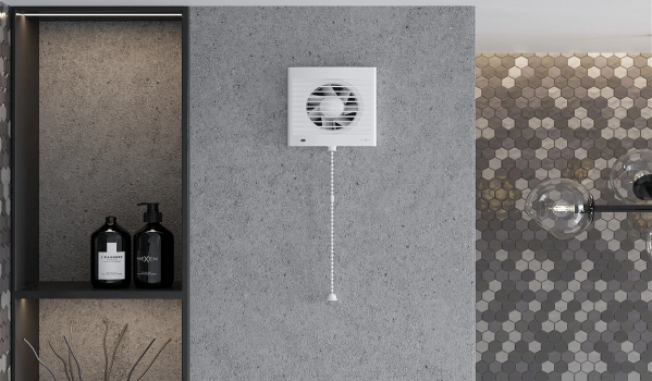Kan een badkamerventilator boven de douche worden geplaatst?