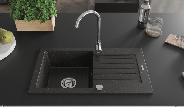 Op welke hoogte moet de gootsteen worden geïnstalleerd?