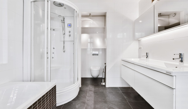 Douchecabines met of zonder douchebak?