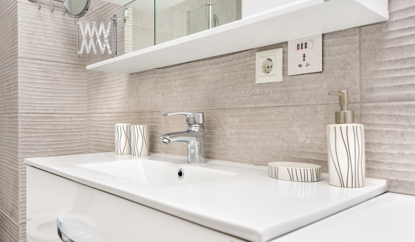 Waar badkamerplanken ophangen?