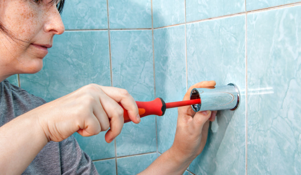 Hoe monteer je douchehouders?